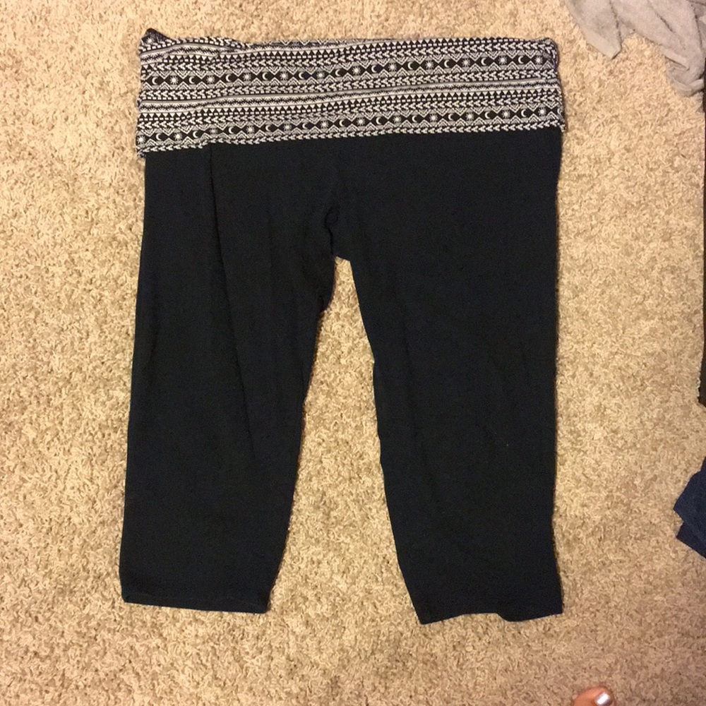 Black capris